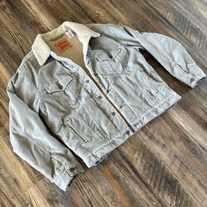 Levi’s Tan Corduroy Jacket. Fleece Lined. No stains, tears or holes. Large.